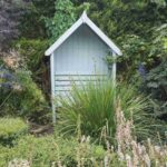 Mały ogród - aranżacje: ławka i pergola